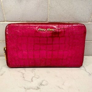 MIU MIU Croc Embossed Pink Leather Long Zip Wallet. Used Authentic